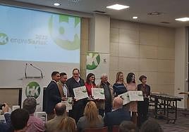 Foto de familia con las empresas baracaldesas premiadas.
