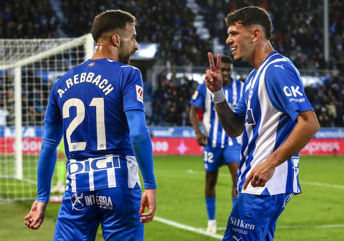 Abde y Javi López celebran el gol del extremo argelino.