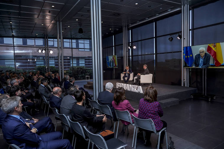 Fernando Salazar y José Luis Curbelo, durante la mesa redonda del Foro Finanza