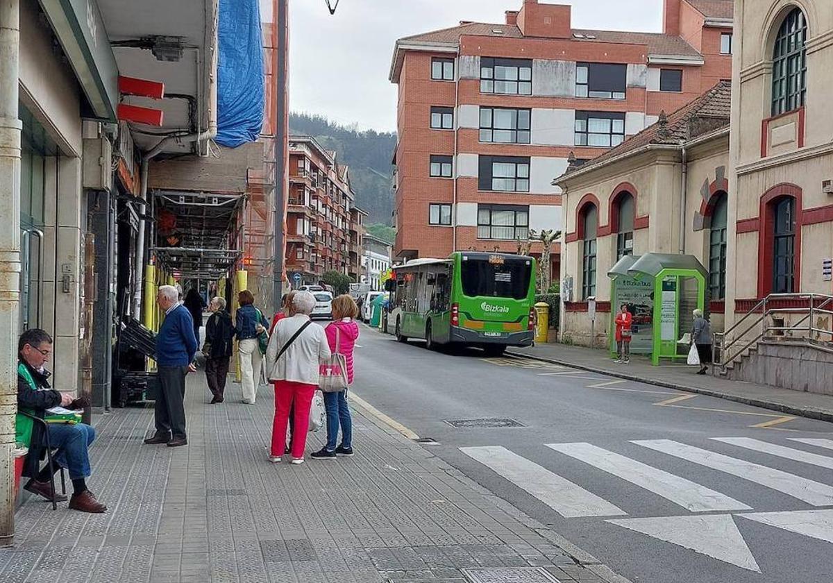 Vista del paseo Urgoiti, en la zona donde se encuentra el actual ambulatorio, en el centro de Arrigorriaga.