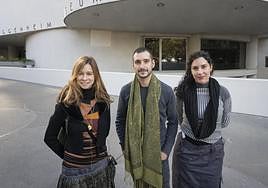 Verónica Domingo, Jorge Isla y Claudia Lorenzo en el Museo Guggenheim de Nueva York.