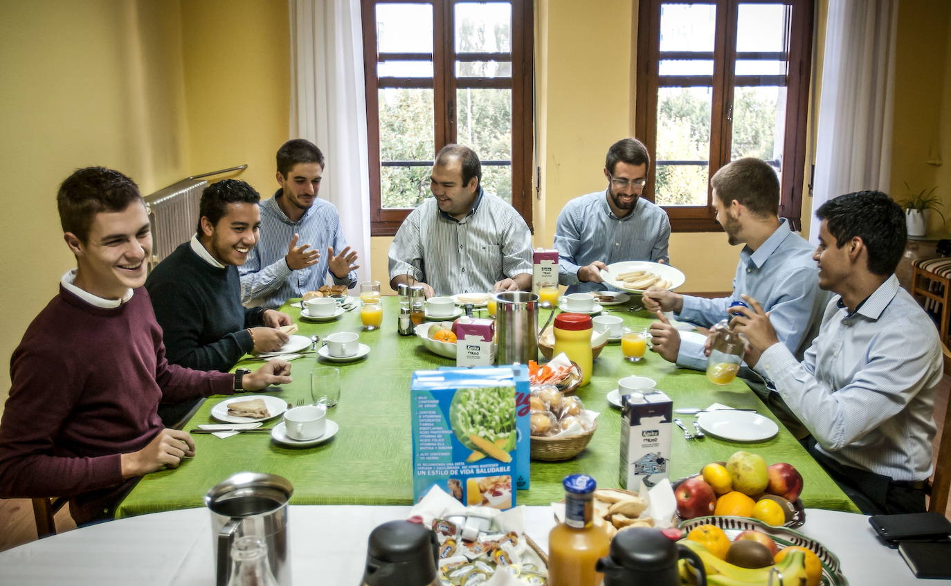 Un grupo de seminaristas en Vitoria.