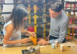 Iker Udaondo, el zapatero bilbaíno al que el Gobierno vasco premia como el comerciante más emprendedor.