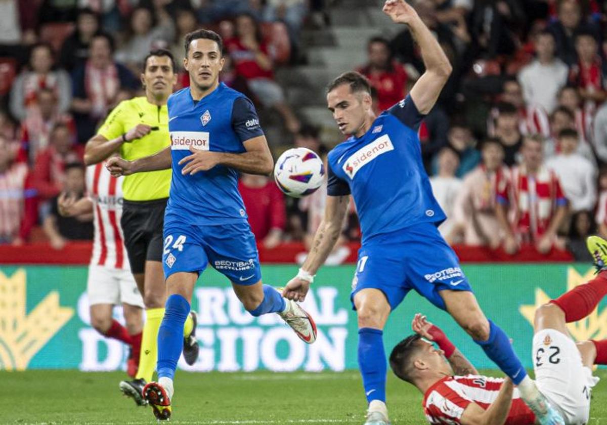 Gayá y Carbonell, en el partido de El Molinón.