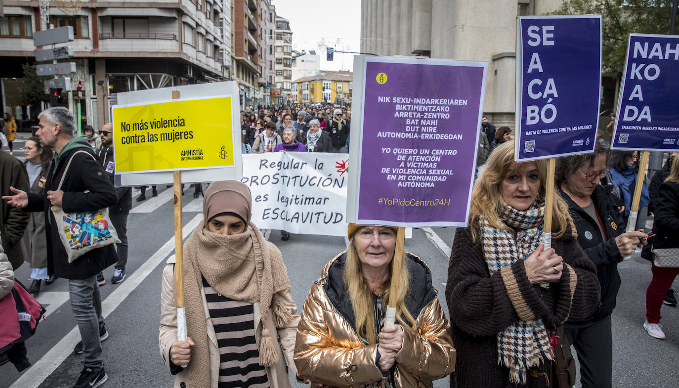 La manifestación en Vitoria contra la violencia machista, en imágenes