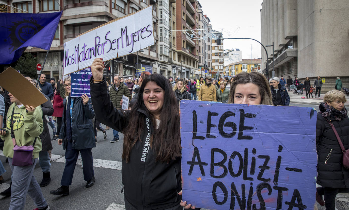 La manifestación en Vitoria contra la violencia machista, en imágenes
