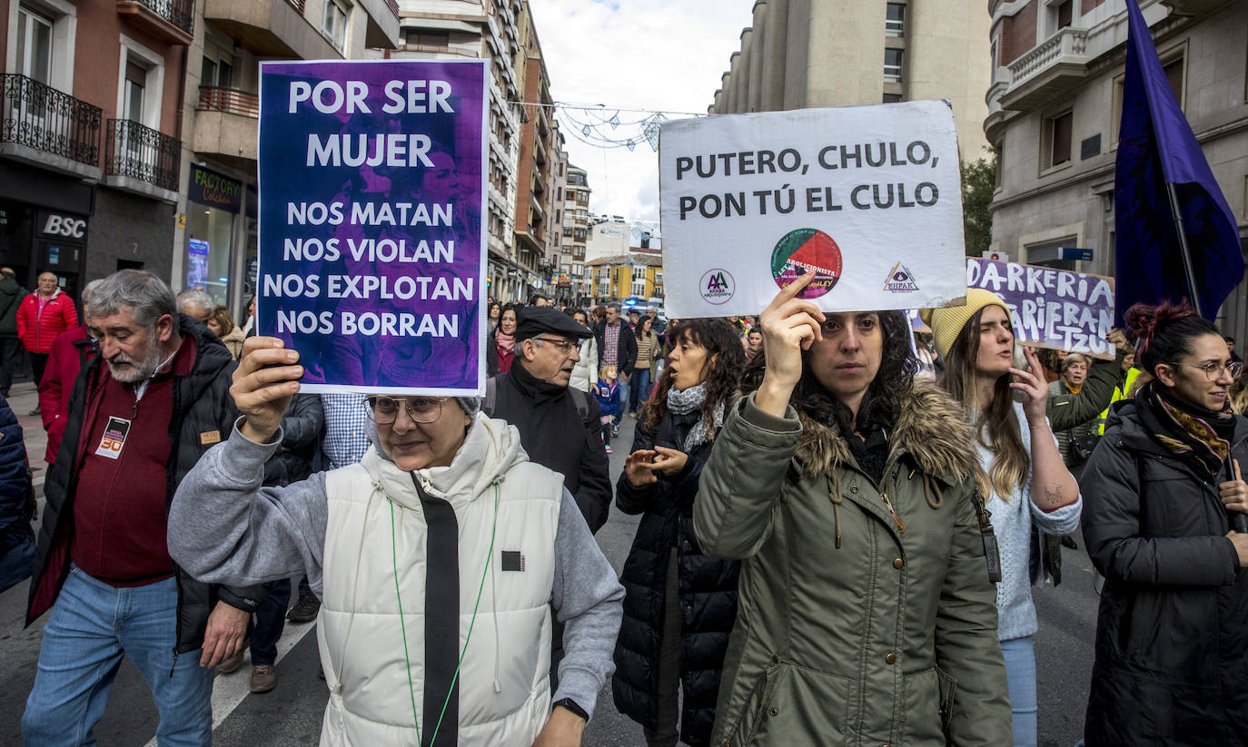 La manifestación en Vitoria contra la violencia machista, en imágenes
