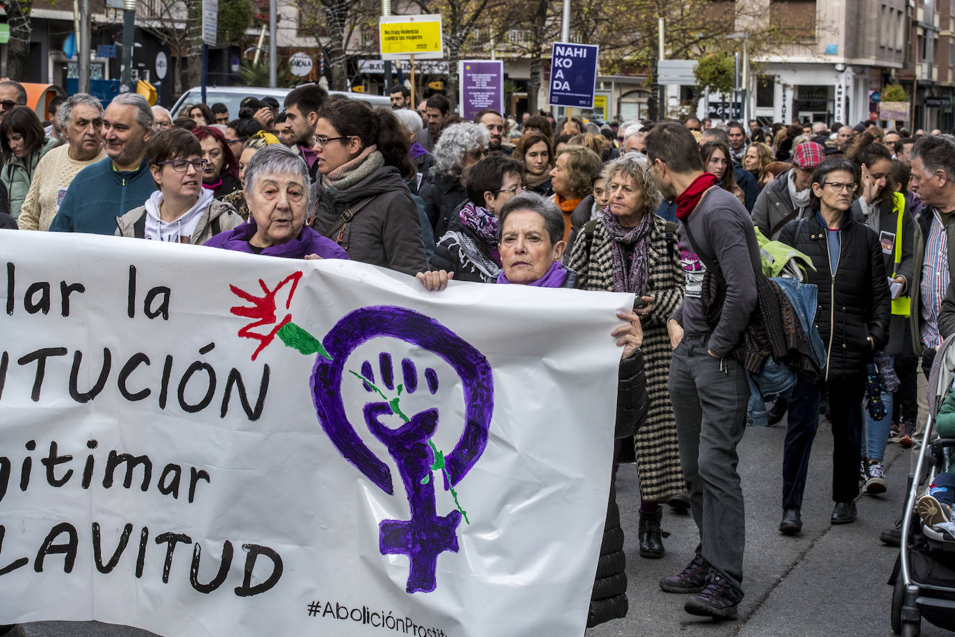 La manifestación en Vitoria contra la violencia machista, en imágenes