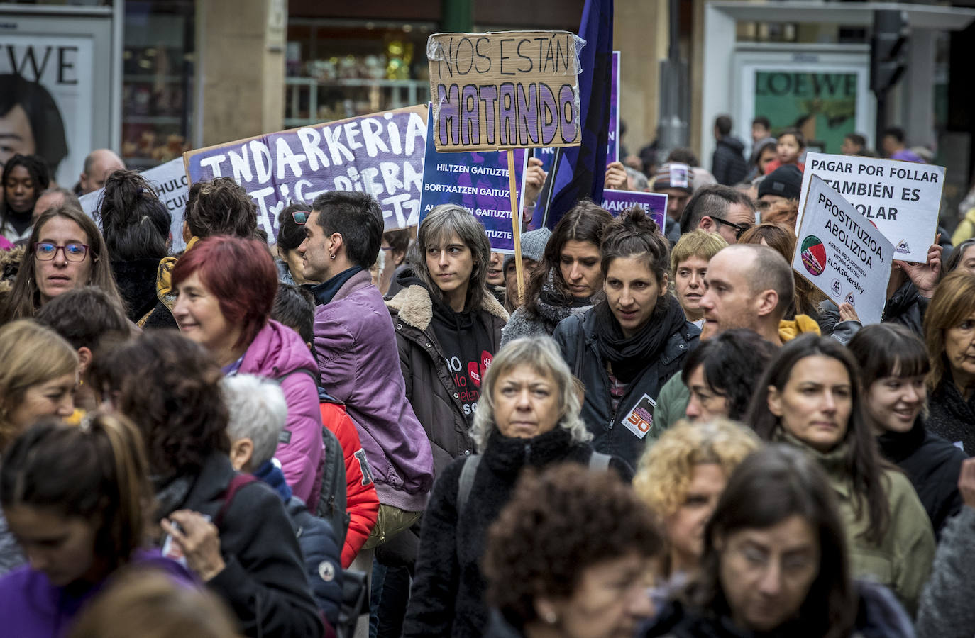 La manifestación en Vitoria contra la violencia machista, en imágenes