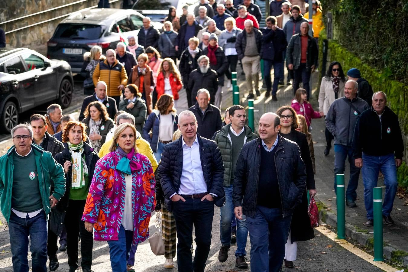 Sonrisas en el encuentro más esperado entre Urkullu y Pradales