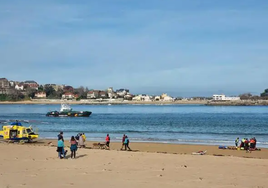 Un helicóptero del Gobierno de Cantabria se traslado hasta el lugar del suceso.