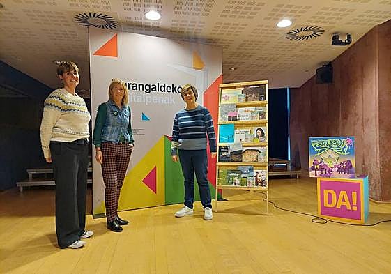 La vicepresidenta de la Mancomunidad, Ainara Otxotorena, su presidenta, Idoia Otaduy, y la presidenta de Gerediaga, Nerea Mujika