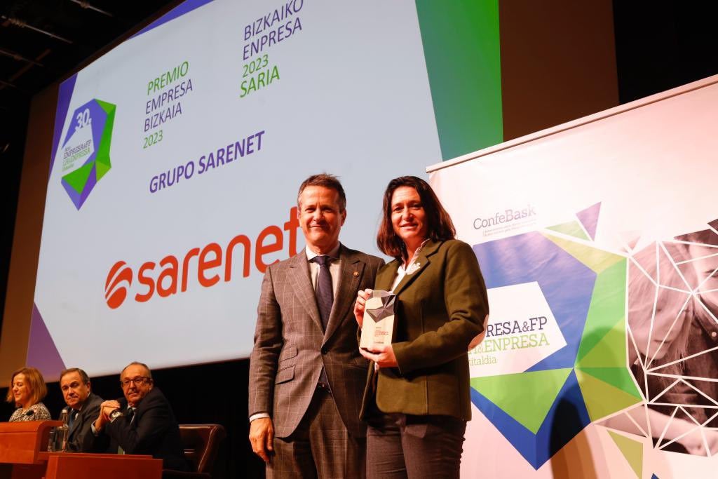 El consejero de Educación entrega el premio a Sarenet