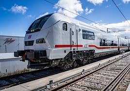 Un convoy de Talgo con el logo de Deutsche Bahn