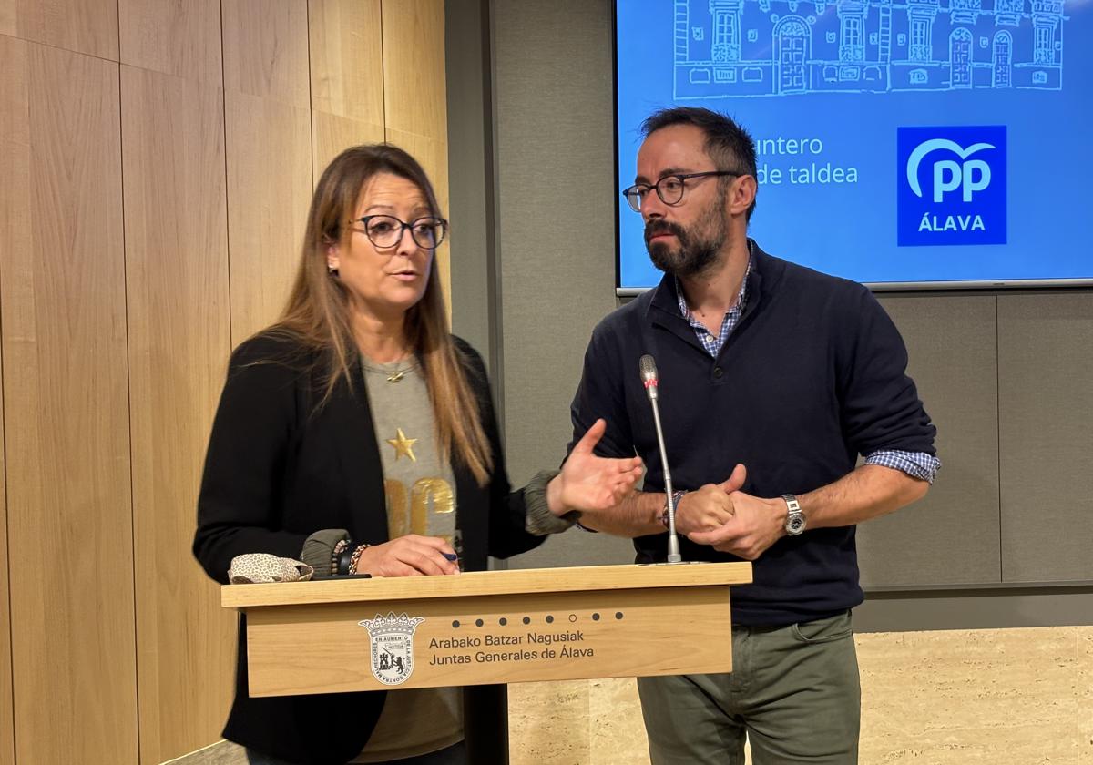 Ana Salazar y Borja Monje, este jueves en Juntas Generales