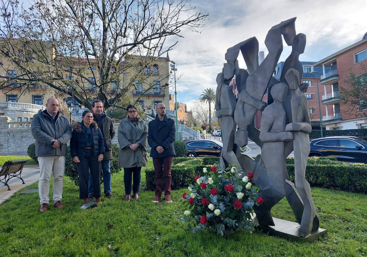 Los diversos partidos políticos de Getxo, ha excepción de EH Bildu, han rendido homenaje hoy a las víctimas del terrorismo.