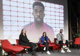 Iñaki Williams, icono de la lucha contra el racismo en el fútbol, ha intervenido en el coloquio a través de un vídeo.