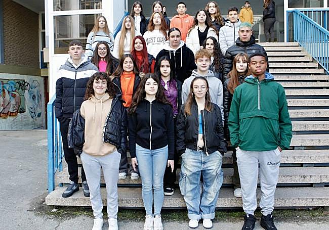 De izquierda a derecha. Fila de abajo: Naroa Rodríguez, Aiala Eguiluz, Naiala Montoya y Emmanuel Ubasineke. Fila 2: Markel García, Amalur González y Gorane Poncela. Fila 3: Eider García, Nerea Mateo, Uxue Santamaría, Rebeca Gómez y Carlos Andrés Caballero. Fila 4: Nahiane Domínguez, Naia Corres, Soﬁia Chabanova, Erika Salazar y Jon Ander Rodríguez. Fila 5: Ainhoa Paredes, Alaitz Arregui y Elba Quincoces.