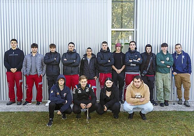 De izquierda a derecha. Arriba: Julen Andikoetxea Areitio, Eneko RomÁn Madruga, Imanol Mendi Cantera, Aitor Holguera IbÁñez, Emmanuel Rojas Ruda, Ekhi Moreno RÍos, Sergio Corrales Casas, Aimar MartÍn Pérez, Ugaitz Delgado Villagra, Asier Fernández y Adrián López. Abajo: Iraitz Mikel Álvarez, Ibon Rojo, Ana Martínez de Musitu y David Palma.