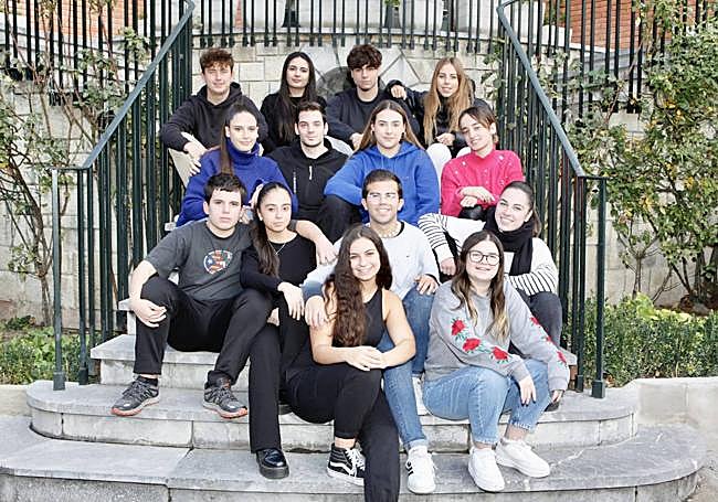 De arriba a abajo. Fila 1: Unai Iñíguez de Ciriano Fernández, Iratxe Martínez de Icaya San Ildefonso, Jairo Martínez Rubia y Janire Fernández de Troconiz Iduya. Fila 2: Alexia Charro García, Iker García Acedo, Janire Varona Renteria y Ane Tamayo Cotelo. Fila 3: Gorka Becerra Torralba, Aintzane Beloki Fernández, Josu Pino Corres y Cristina Valero Echevarria. Fila 4. María Fernández Ogara y Ane Sáez Fernández.