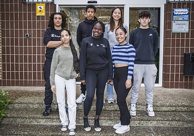 De izquierda a derecha. Arriba: Ismael Achlouch, Salko Gadi, Sara Ayala y Asier Uña. Abajo: Nayat Ahmed, Maria Diop y Yasmin El Hichou.