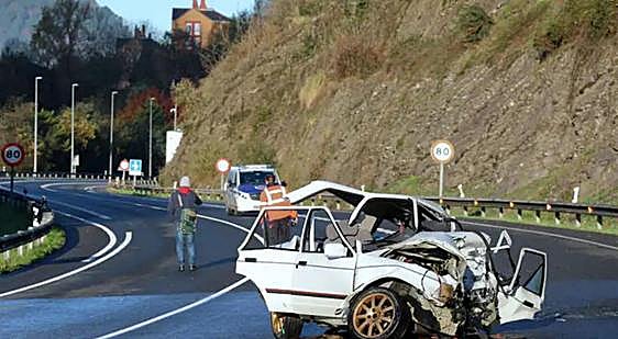 Así eran los dos jóvenes fallecidos en el accidente de Lezo: un apasionado de los coches clásicos y un aficionado al fútbol