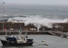 Oleaje por el temporal en el puerto de Bermeo a principios de noviembre.