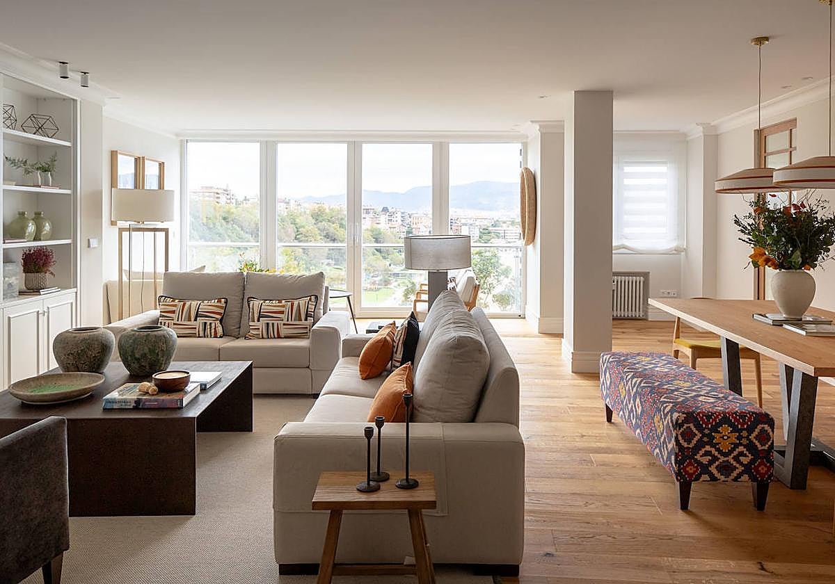 Una casa en calma: el refugio idílico de una familia sobre la playa de Ereaga