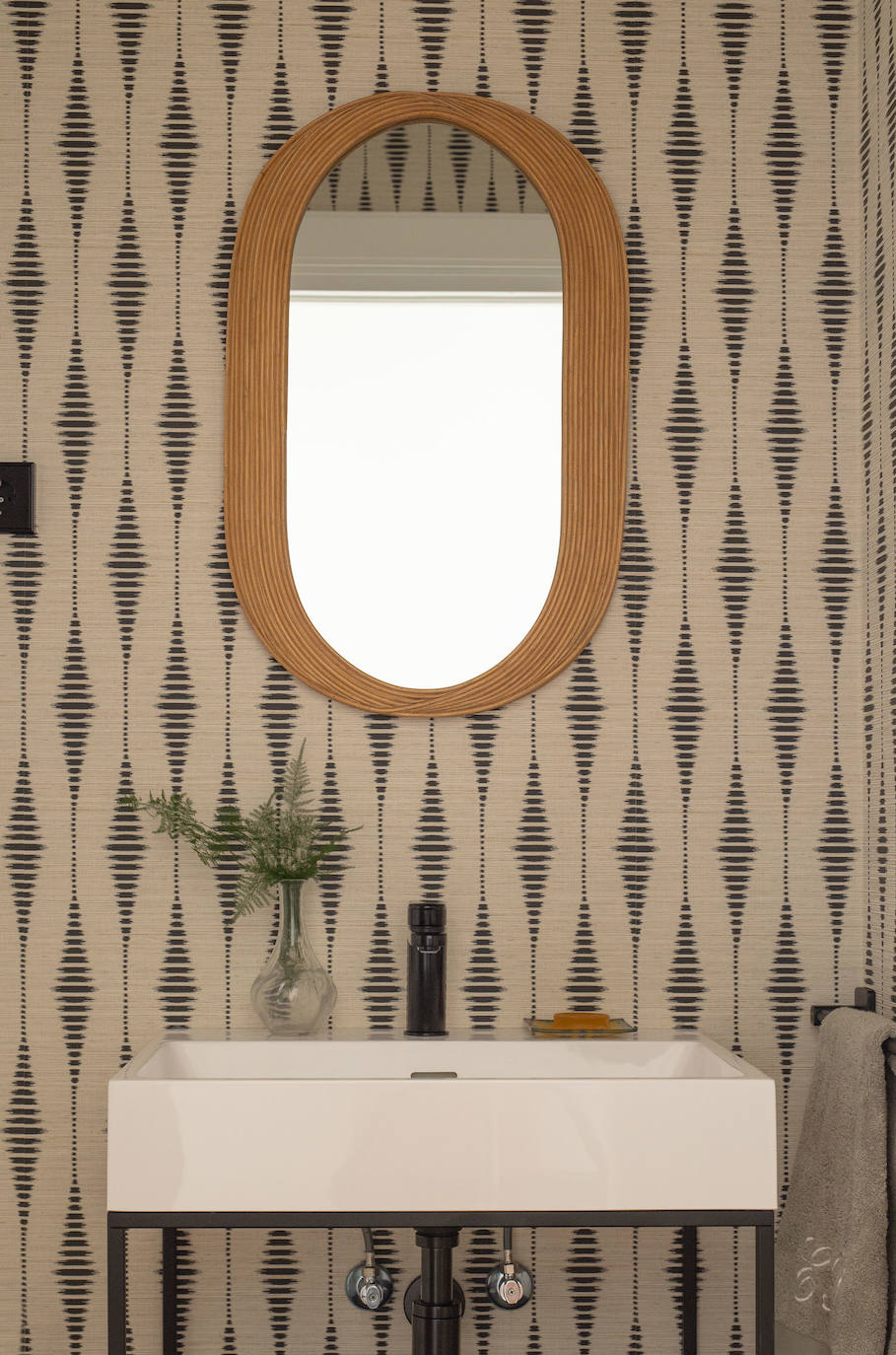 Una casa en calma: el refugio idílico de una familia sobre la playa de Ereaga