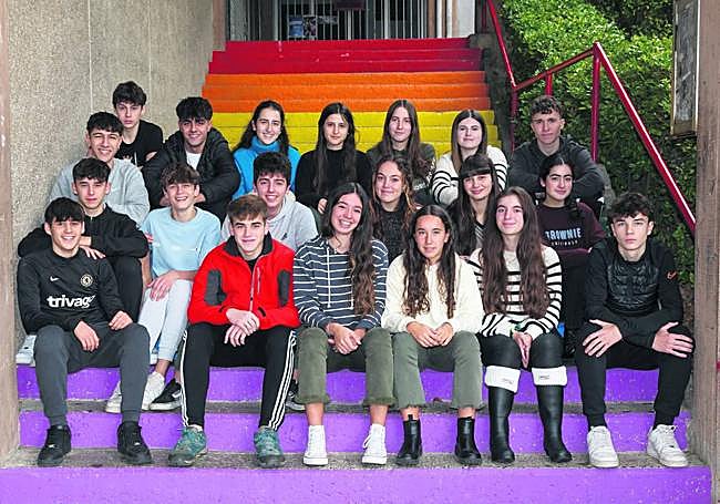 De izquierda a derecha. Abajo: Ugaitz, Unax, Jimena, Arrate, Nahia y Joseba. En medio: Gaizka, Koldo, Julen, Maialen, Izadi y Ane. Arriba: Asier, Kerman, Ander, Irati, Jare, Iraide, Ane y Eder.