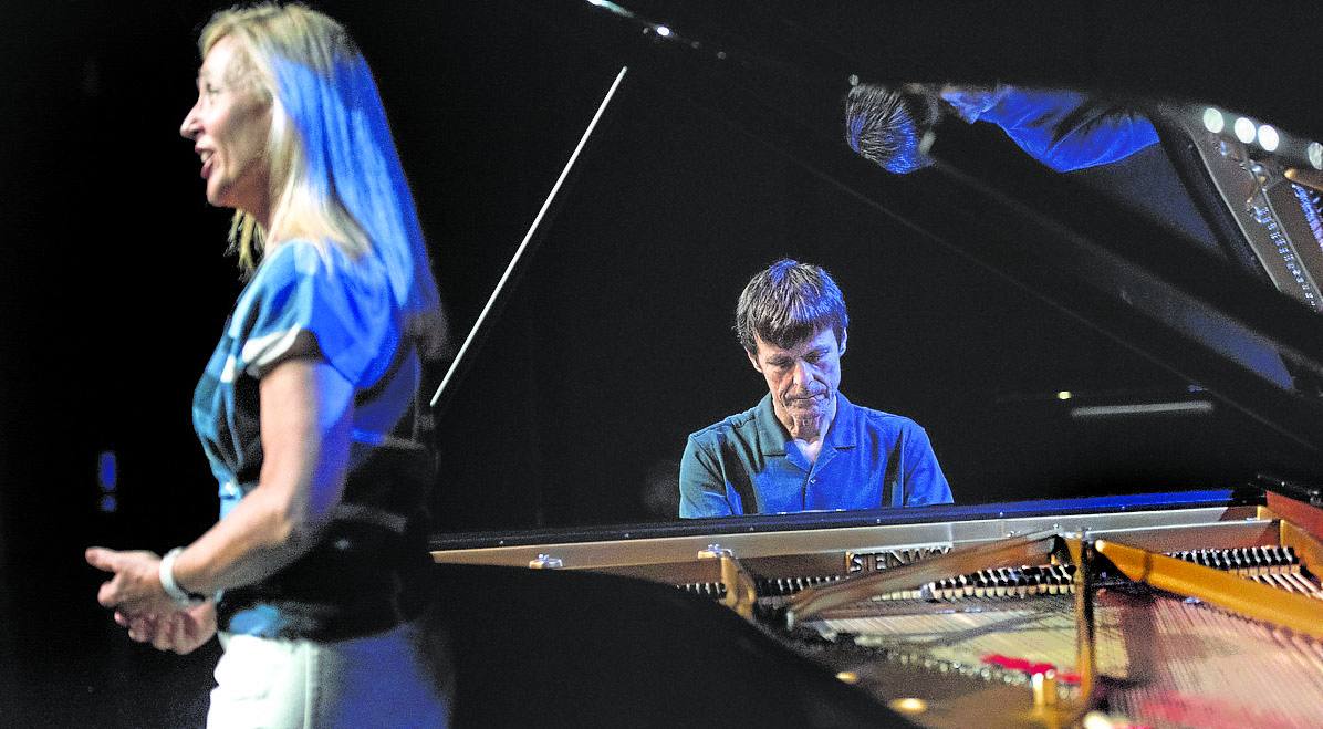 Maite Arruabarrena y Joserra Senperena al piano.