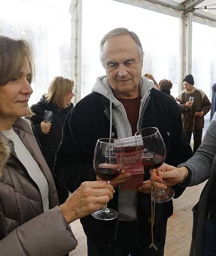 Imagen secundaria 2 - La apertura de puertas de Ardoaraba congregó a miles de personas.