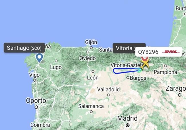 El avión ha partido de Vitoria con rumbo a Santiago de Compostela.