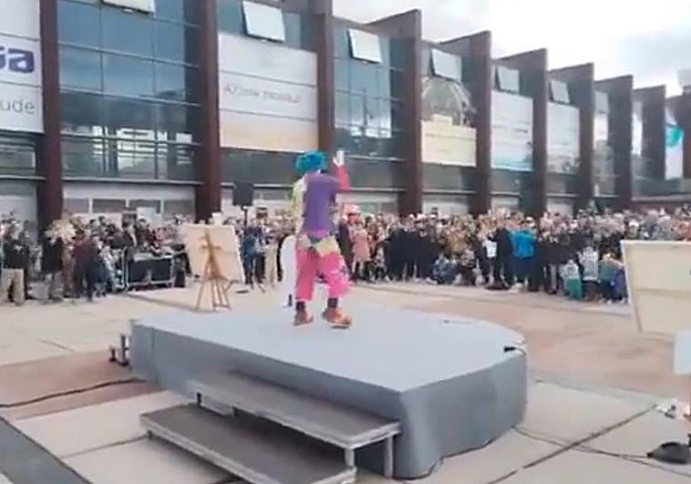 El payaso Porrotx, durante su actuación de este sábado en Durango.