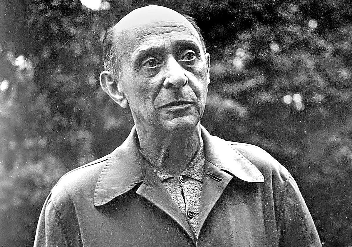 Arnold Schonberg y partitura de la 'Suite para piano' op.25, primera obra totalmente dodecafónica.