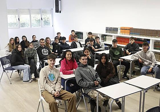 Los seis grupos de alumnos a los que mentoriza el Ayuntamiento de Getxo.