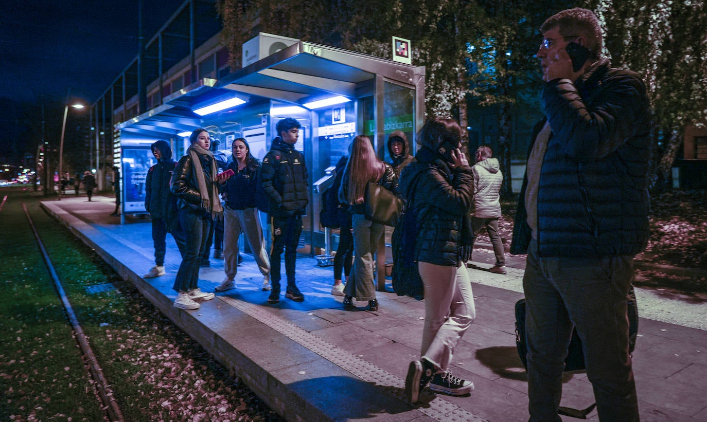 El tranvía de Vitoria vuelve a funcionar tras sufrir una avería durante cinco horas