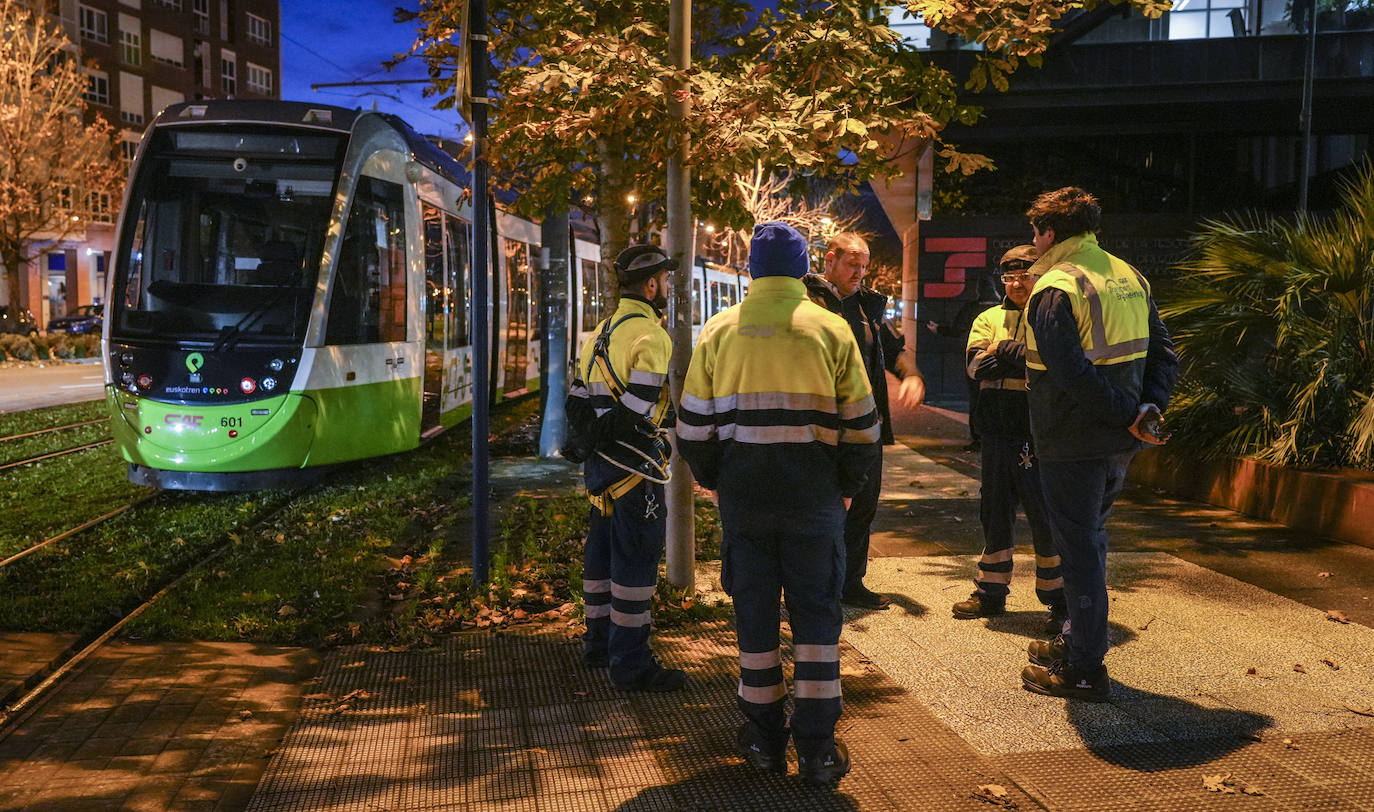 El tranvía de Vitoria vuelve a funcionar tras sufrir una avería durante cinco horas
