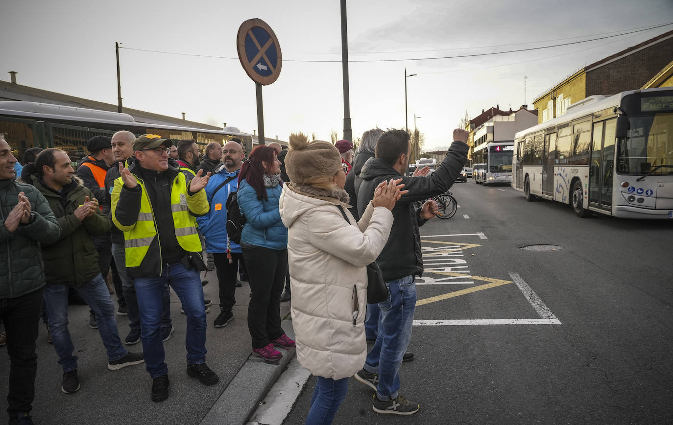 El tranvía de Vitoria vuelve a funcionar tras sufrir una avería durante cinco horas
