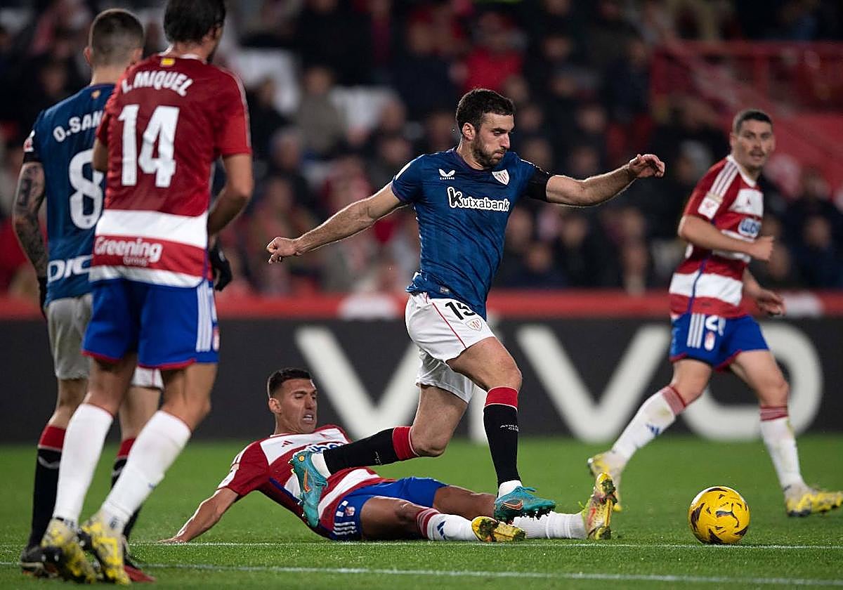 Lekue, en acción ante el Granada.