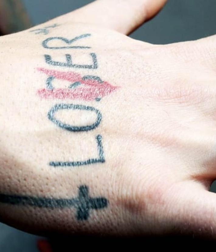 Imagen secundaria 2 - El inmenso y desconcertante nuevo tatuaje de Yeray