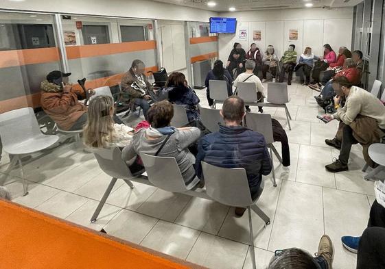 Pacientes en la sala de espera de Urgencias.