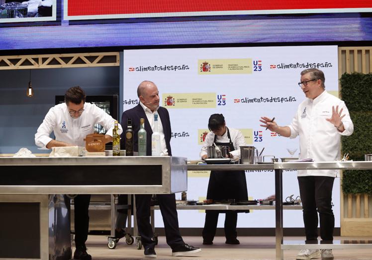 Roca, Dacosta y Lana, autores de 'El Libro de la Gamba Roja', dieron una ponencia sobre el tema en la pasada edición de Gastronomika.