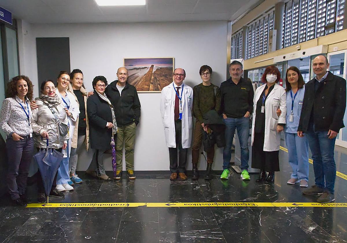 Los nuevos cuadros se suman a los cinco donados en el último año a los centros de la comarca.