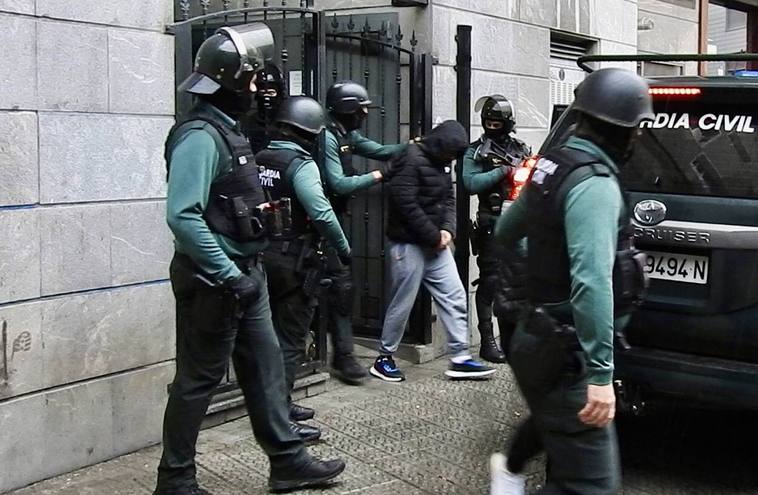 Agentes de la Guardia Civil durante la operación en San Francisco.