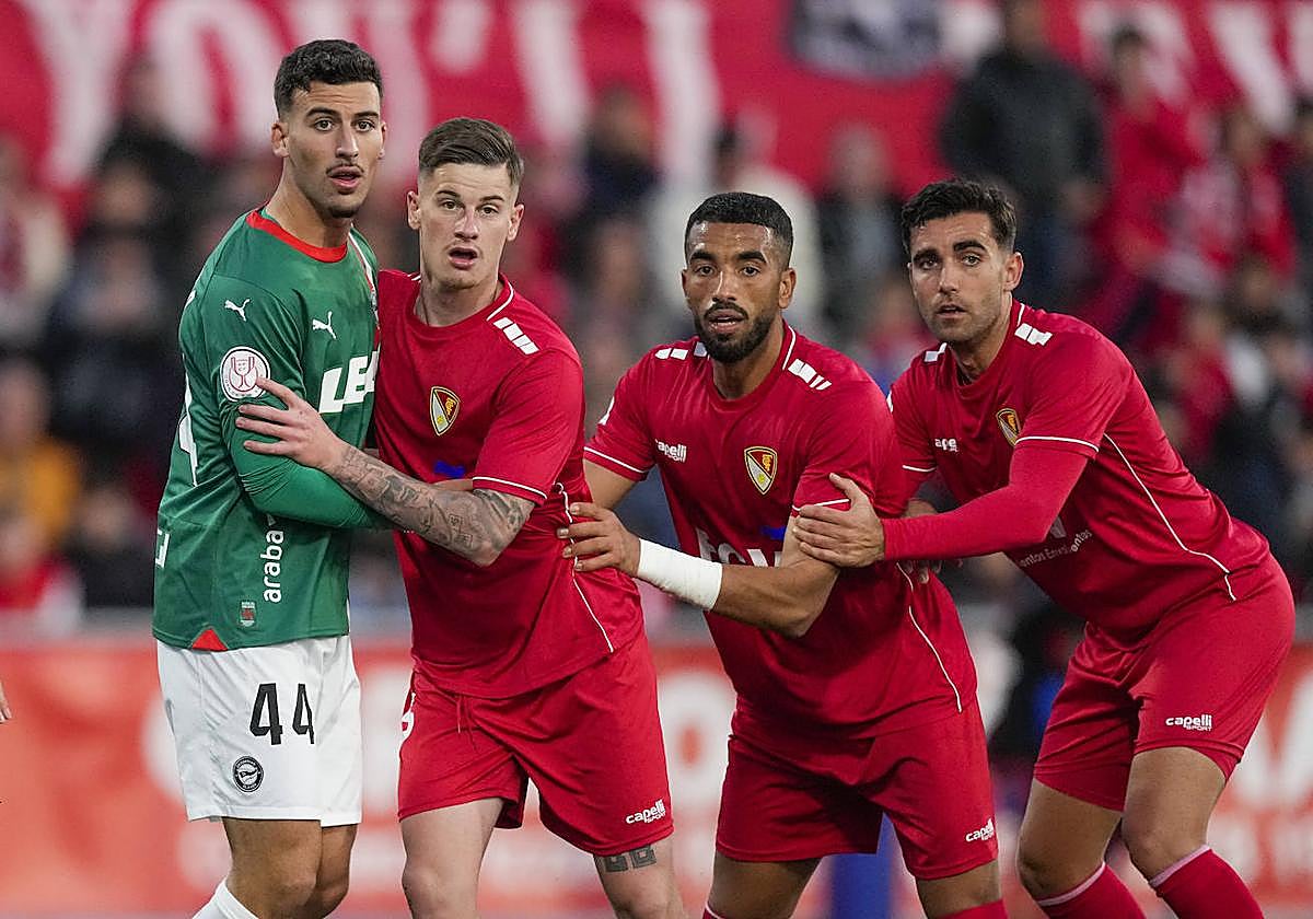 Víctor Parada, durante el choque copero que ganó el Alavés en el campo del Terrasa.
