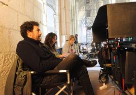 El director Daniel Calparsoro, durante el rodaje de 'El silencio de la ciudad blanca', en la Catedral de Santa María.