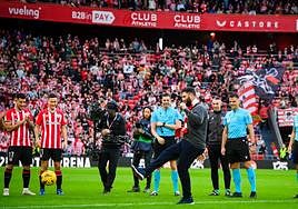 Rahm homenajea a Iribar en el saque de honor