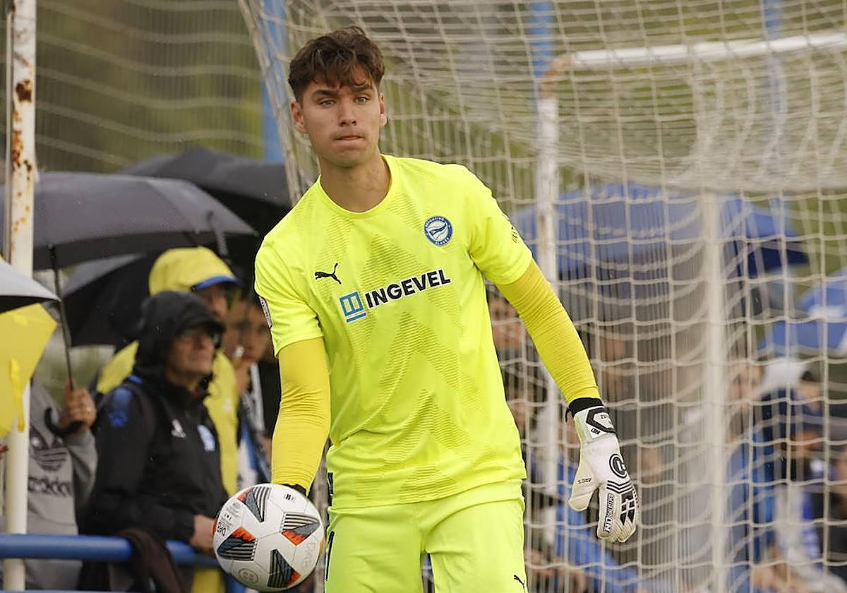 Adrián jugará este domingo en Calahorra con el filial.