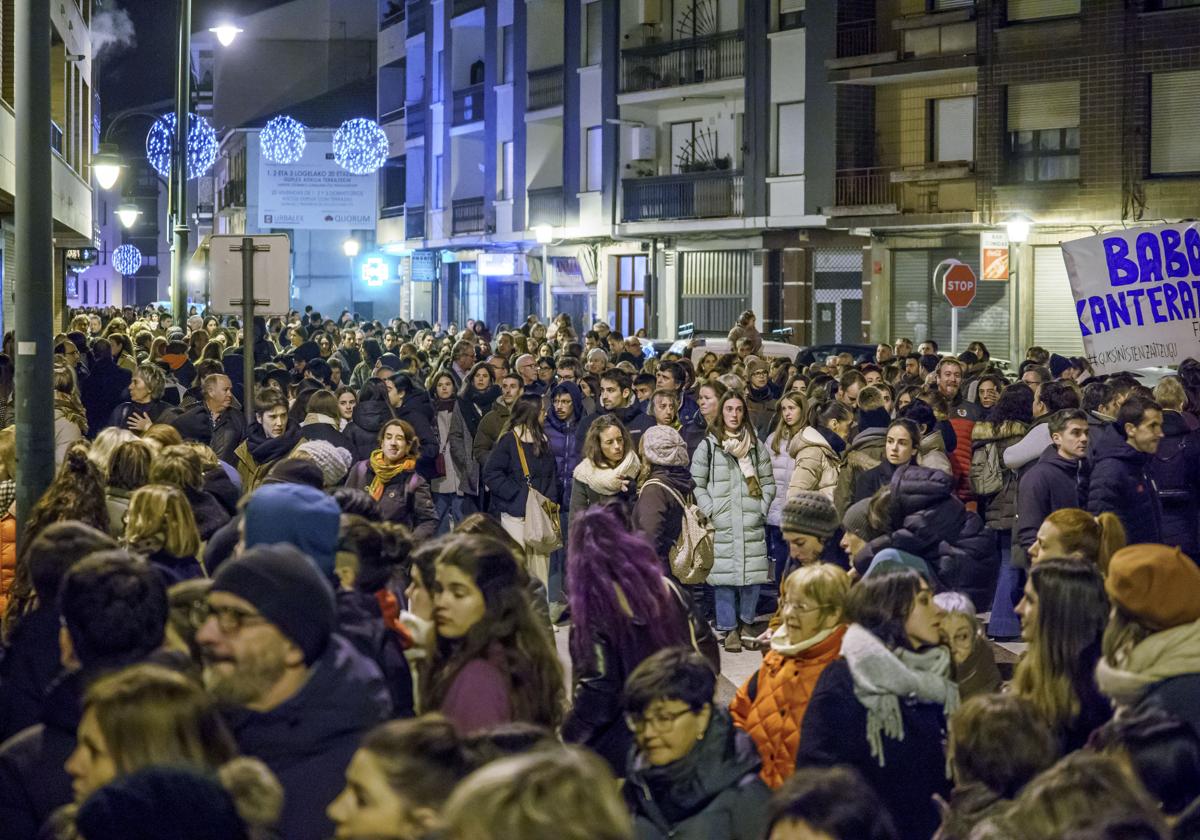 Cerca de dos mil personas se manifestaron el pasado lunes contra las agresiones sufridas por la jugadora en Gernika.